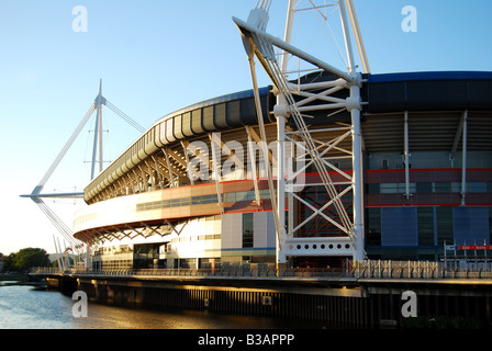 Millennium Stadium al tramonto, centro città, Cardiff Wales, Regno Unito Foto Stock