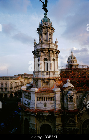 L'Avana Cuba vista attraverso il tetto del Gran Teatro de la Habana verso la cupola del Capitolio Foto Stock