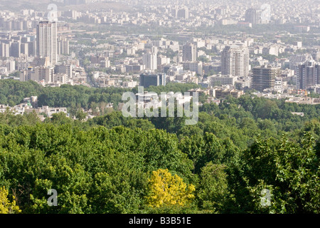 Paesaggio urbano vista dal Parco Jamshidiyeh a Teheran in Iran Foto Stock