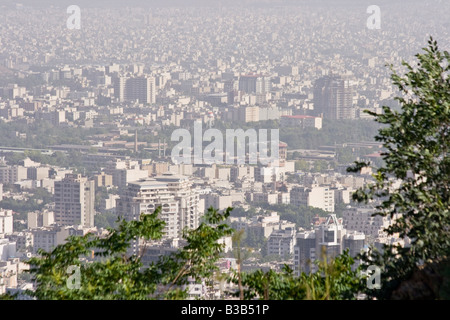 Paesaggio urbano vista dal Parco Jamshidiyeh a Teheran in Iran Foto Stock