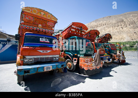 Carrelli pakistano sulla Karakoram Highway nel nord del Pakistan Foto Stock