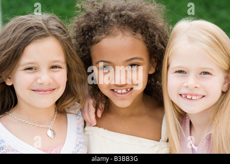 Close up di multi-etnico ragazze sorridenti Foto Stock