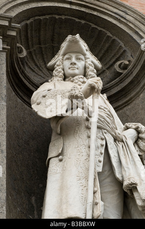 Statue al di fuori del Palazzo Reale Foto Stock