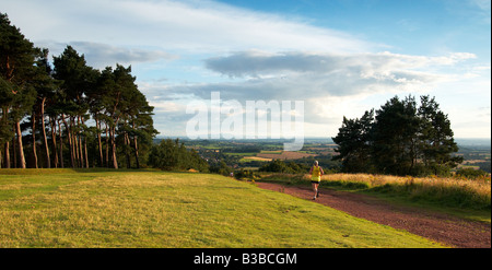 Guide sulla formazione Clent Hills, Worcestershire in luce della sera. Foto Stock