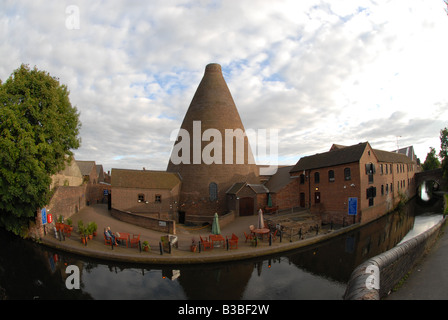 La Casa Rossa Cono in vetro a Wordsley vicino a Stourbridge West Midlands Foto Stock