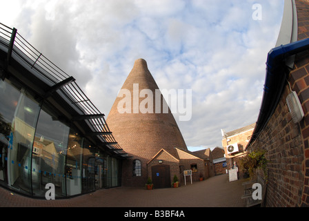 La Casa Rossa Cono in vetro a Wordsley vicino a Stourbridge West Midlands Foto Stock