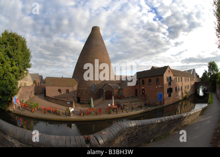 La Casa Rossa Cono in vetro a Wordsley vicino a Stourbridge West Midlands Foto Stock