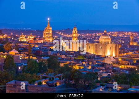 Parroquia cattedrale, San Miguel De Allende, Messico al crepuscolo Foto Stock