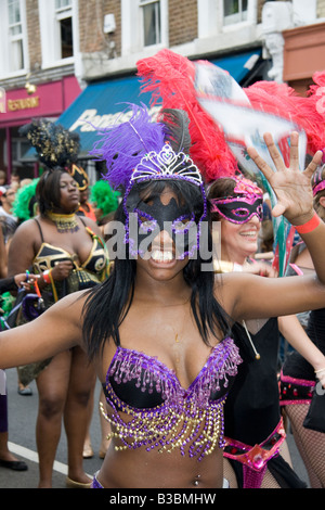 I ballerini al carnevale di Notting Hill, Londra, Inghilterra, Regno Unito. Il 25 agosto 2008. Foto Stock