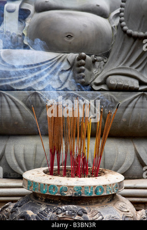 Buddha in marmo e incenso, montagne di marmo, Ngu Hanh figlio, Danang, Vietnam Foto Stock