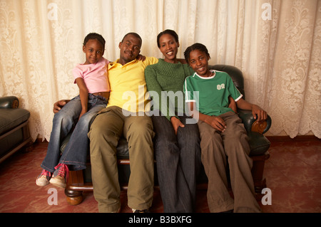 Famiglia africana nel livingroom Foto Stock