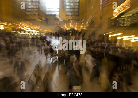 Immagine ingrandita all'interno di Grand Central Station durante la mattina presto ora di punta nella città di New York Foto Stock