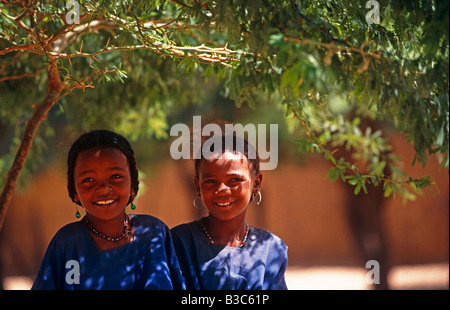 Niger, oasi di Timia. Due bambini Tuareg nell'Oasi Villaggio di Timia. Foto Stock