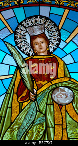 Vetrata di Santa Lucia, patrono degli occhi, in chiesa a Gran Canaria nelle Isole Canarie. Foto Stock