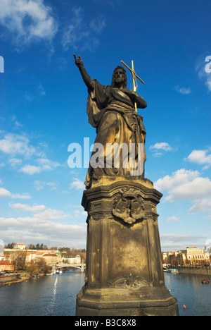 Statua sul Ponte Carlo a Praga Repubblica Ceca Foto Stock