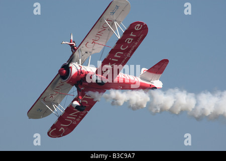 Ala-walker aerobatic flying display Foto Stock