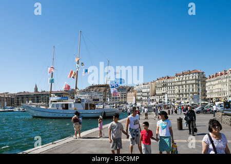 Il Quayside in Vieux Port, Quai des Belges, Marsiglia, Cote d'Azur, in Francia Foto Stock