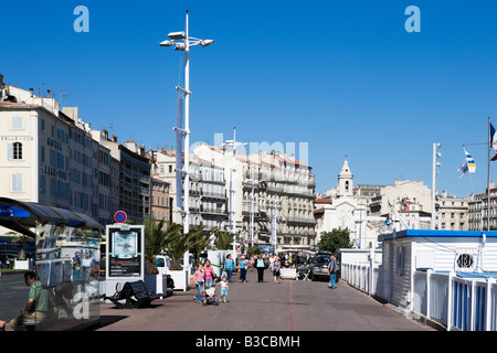 Quai du Port in Vieux Port District, Marsiglia, Cote d'Azur, in Francia Foto Stock