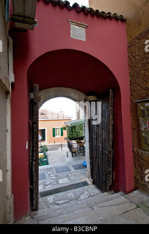 Vista panoramica sulle strade della città vecchia di Vrsar, Croazia Foto Stock