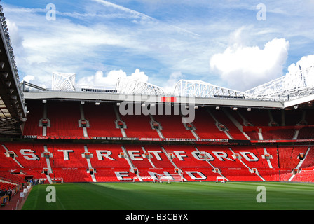 All'interno di un vuoto di 'stretford fine' a Old Trafford la casa del Manchester United football in Inghilterra, Regno Unito Foto Stock