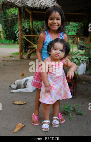 Costa Rican village le ragazze in Tortuguero, Costa Rica, America Centrale Foto Stock