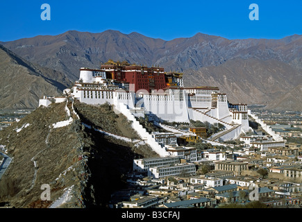 Il palazzo del Potala, ex residenza del Dalai Lama a Lhasa, in Tibet, Asia Foto Stock