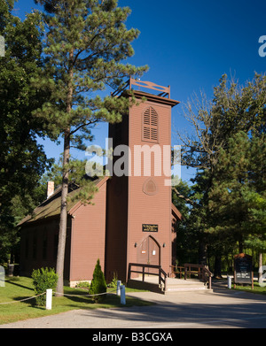 Piccola chiesa marrone nella valle, Nashua, Iowa Foto Stock