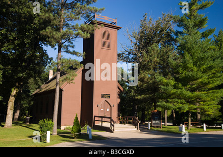 Piccola chiesa marrone nella valle, Nashua, Iowa Foto Stock