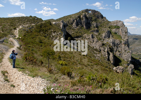 Visualizzare a Penal Gros & Forada Arch Rock, Sierra de la Forada, Provincia di Alicante, Comunidad Valenciana, Spagna Foto Stock