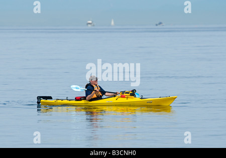 Il kayak nello Stretto di Georgia l'isola di Vancouver BC Canada BCY 0680 Foto Stock