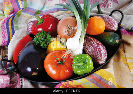 Vegetali diversi in padella Foto Stock