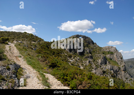 Visualizzare a Penal Gros & Forada Arch Rock, Sierra de la Forada, Provincia di Alicante, Comunidad Valenciana, Spagna Foto Stock