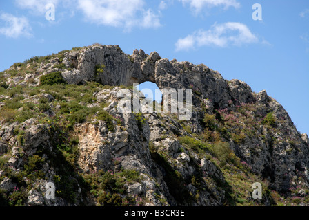 Visualizzare a Penal Gros & Forada Arch Rock, Sierra de la Forada, Provincia di Alicante, Comunidad Valenciana, Spagna Foto Stock