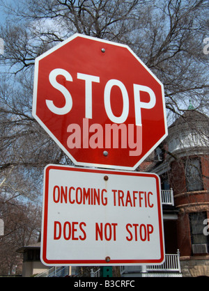Arrestare il traffico segno. Oak Park. Contea di Cook. Illinois. Stati Uniti d'America Foto Stock