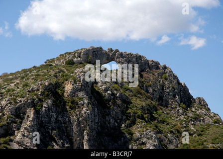 Visualizzare a Penal Gros & Forada Arch Rock, Sierra de la Forada, Provincia di Alicante, Comunidad Valenciana, Spagna Foto Stock