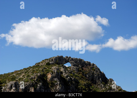 Visualizzare a Penal Gros & Forada Arch Rock, Sierra de la Forada, Provincia di Alicante, Comunidad Valenciana, Spagna Foto Stock