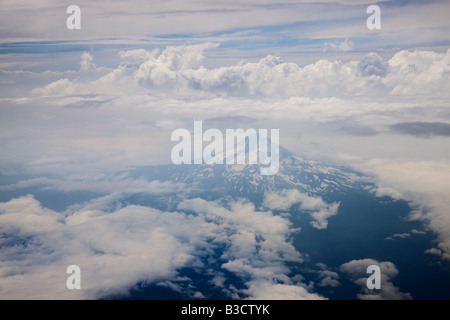 Una veduta aerea di Monte Cofano da est avvolte in nuvole Agosto 2008 Foto Stock