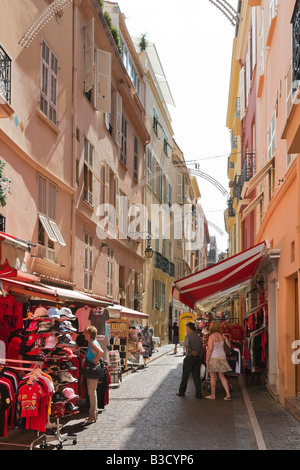 Negozi su una tipica strada nella città vecchia (Monaco Ville), Monaco, Riviera Francese, Cote d'Azur, in Francia Foto Stock