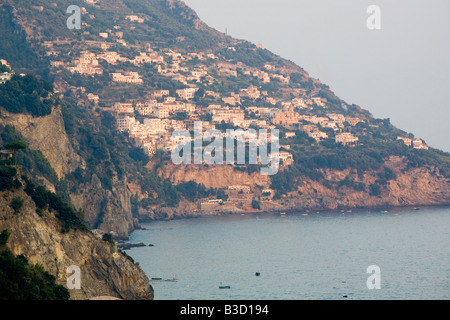 Una vista di Positano, sulla Costiera Amalfitana Foto Stock