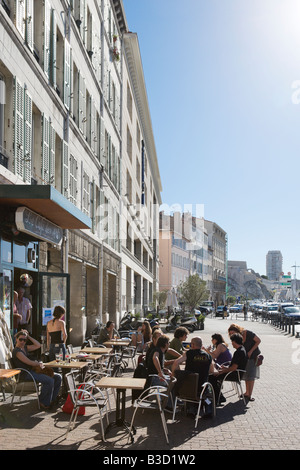 Harbourfront Cafe Bar sul Quai de Rive del Vieux Port, Marseille, Cote d' Azur, Francia Foto Stock