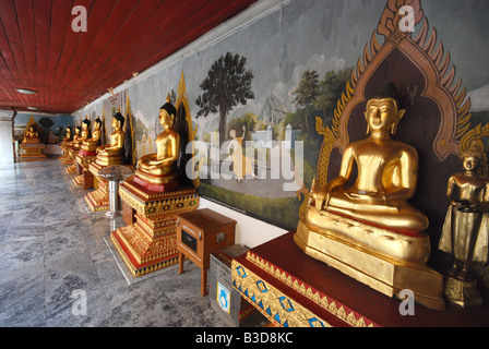 Statue di Buddha nel tempio Doi Suthep Foto Stock
