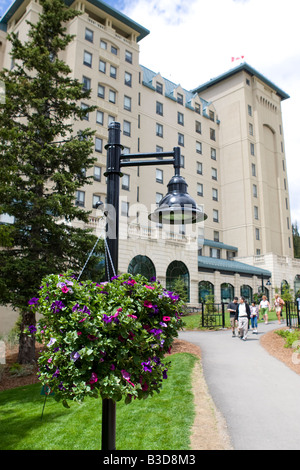 The Chateau Lake Louise in Banff National Park Foto Stock
