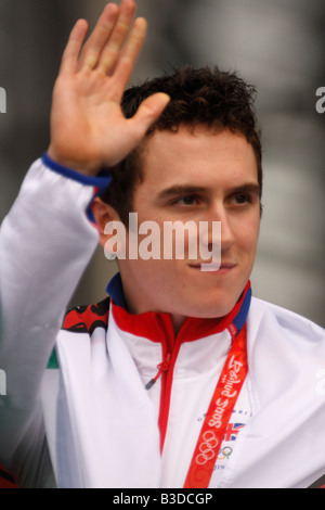 Welsh atleta olimpico, Geraint Thomas, che ha vinto una bicicletta medaglia d'oro alle Olimpiadi di Pechino 2008, celebra in Cardiff Foto Stock