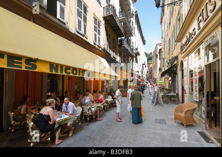 Cafe e negozi nella città vecchia (Vieux Nice), Nizza Cote d'Azur, Costa Azzurra, Francia Foto Stock