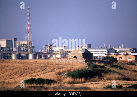 Un edificio anchient incorporato nella zona industriale Foto Stock