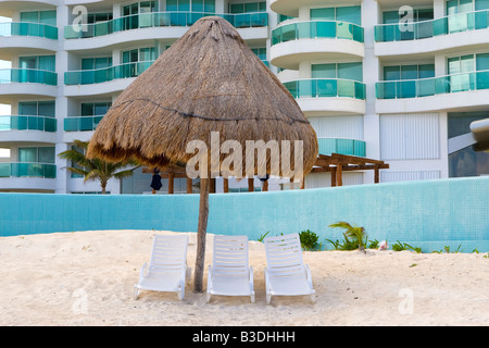 Un hotel sulla spiaggia a Cancún in Messico Foto Stock