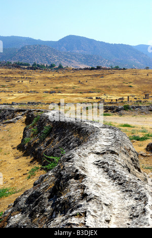 Hierapolis, Pamukkale, Turchia, antiche rovine greche acquedotto Foto Stock