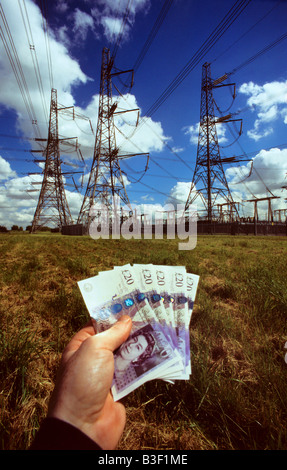 Quadro concettuale che illustra la crescita del costo dei prezzi dell energia da energia elettrica tralicci REGNO UNITO Foto Stock