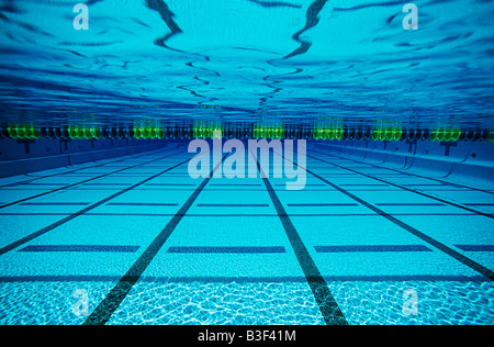 Svuotare la piscina, vista subacquea Foto Stock