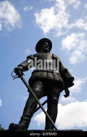 La statua di Sir Walter Raleigh a Greenwich, Inghilterra. Foto Stock